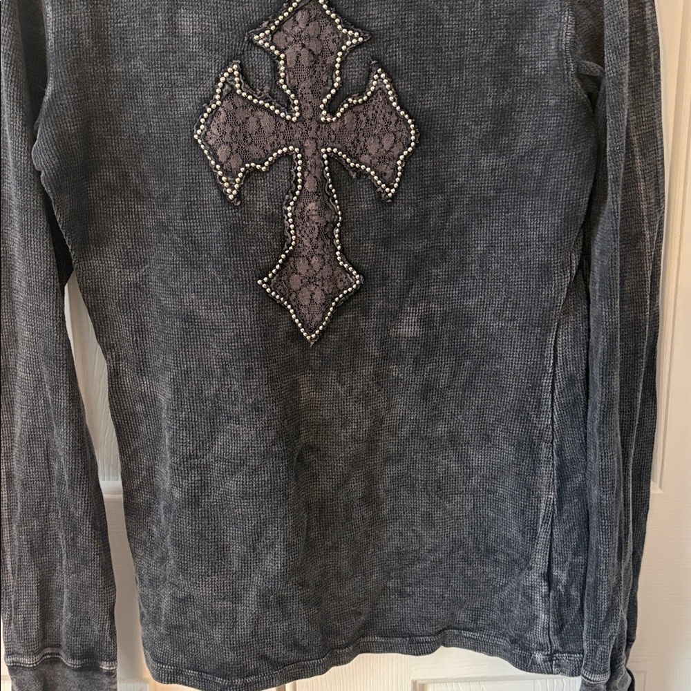 EUC Velvet Stone Tee Shirt w/Lace Cross Design Outlined in Silver Tone Beads - Picture 7 of 13